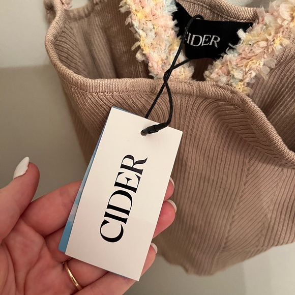 CIDER tank with floral straps - Picture 4 of 4